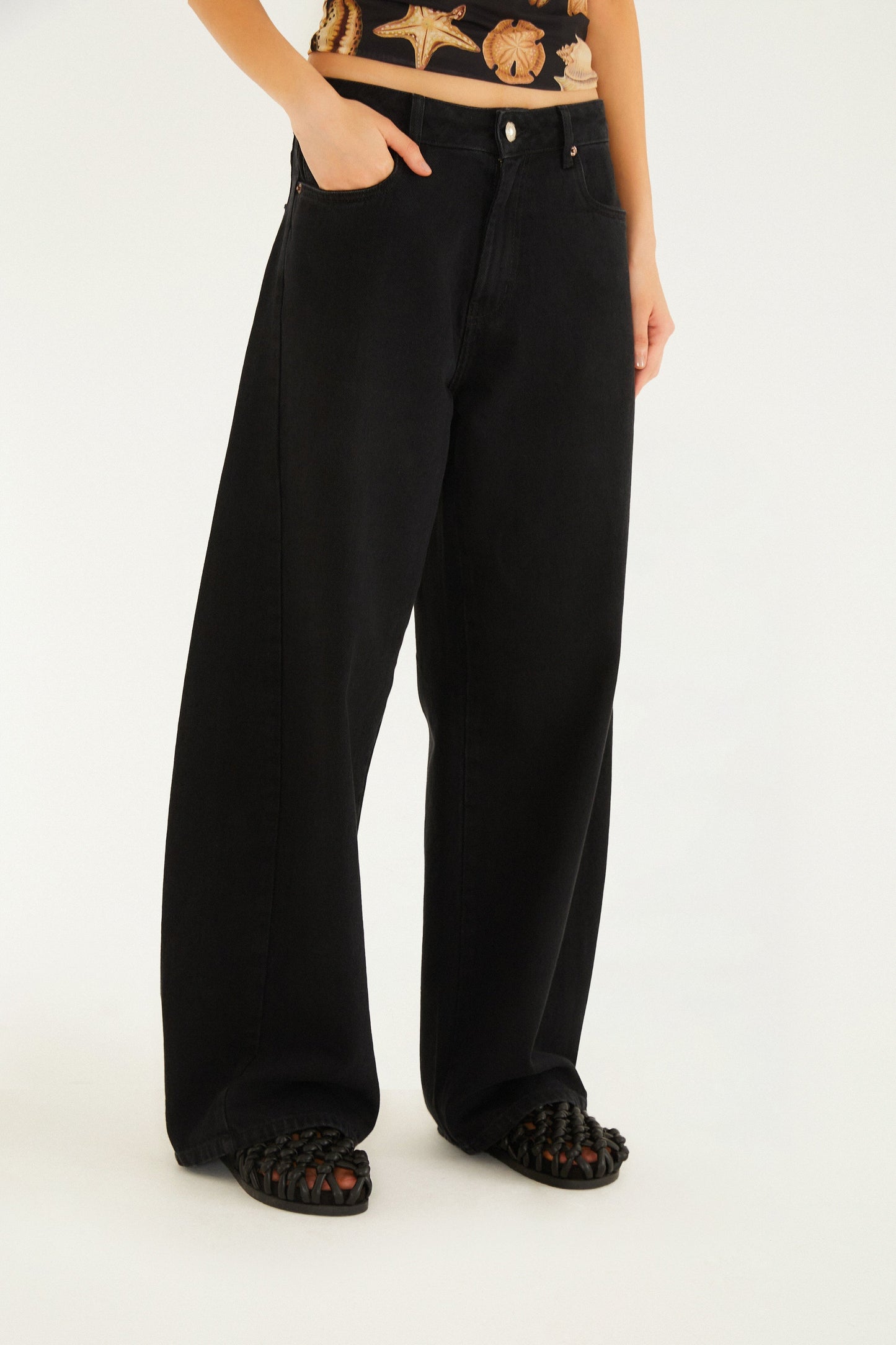 PANTALÓN DE JEANS NEGRO